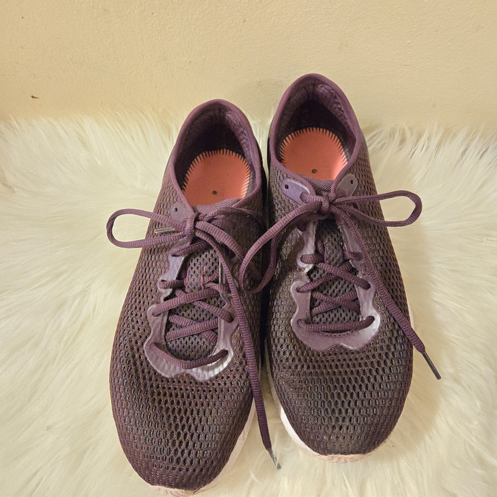 Under Armour Maroon Athletic Sneakers Shoes Sized US 9.5 UK 7 EUR 41